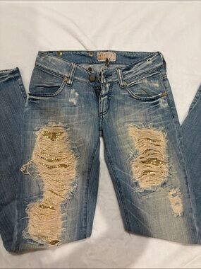 Met vintage Distressed Light Blue Low Rise Women's Jeans with golden mesh